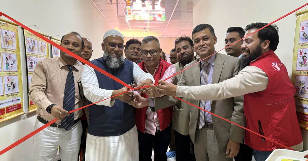 রোহিঙ্গা ক্যাম্পে সেভ দ্য চিলড্রেনের বিশেষায়িত হাসপাতাল চালু