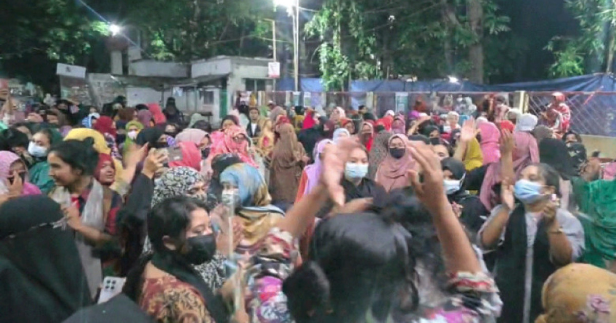 ছাত্ররাজনীতি বন্ধের দাবিতে উত্তাল সরকারি তিতুমীর কলেজ
