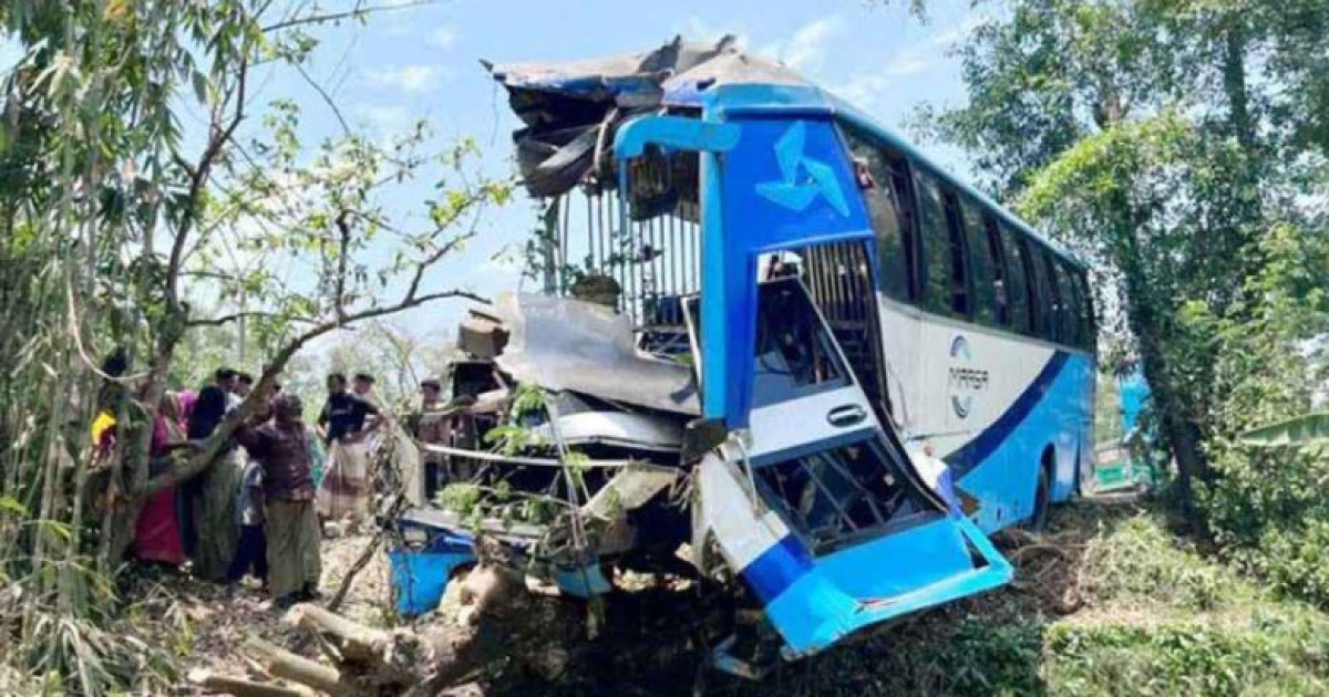 চট্টগ্রামের লোহাগাড়ায় সড়ক দুর্ঘটনায় বিজিবি সদস্যসহ নিহত ৪