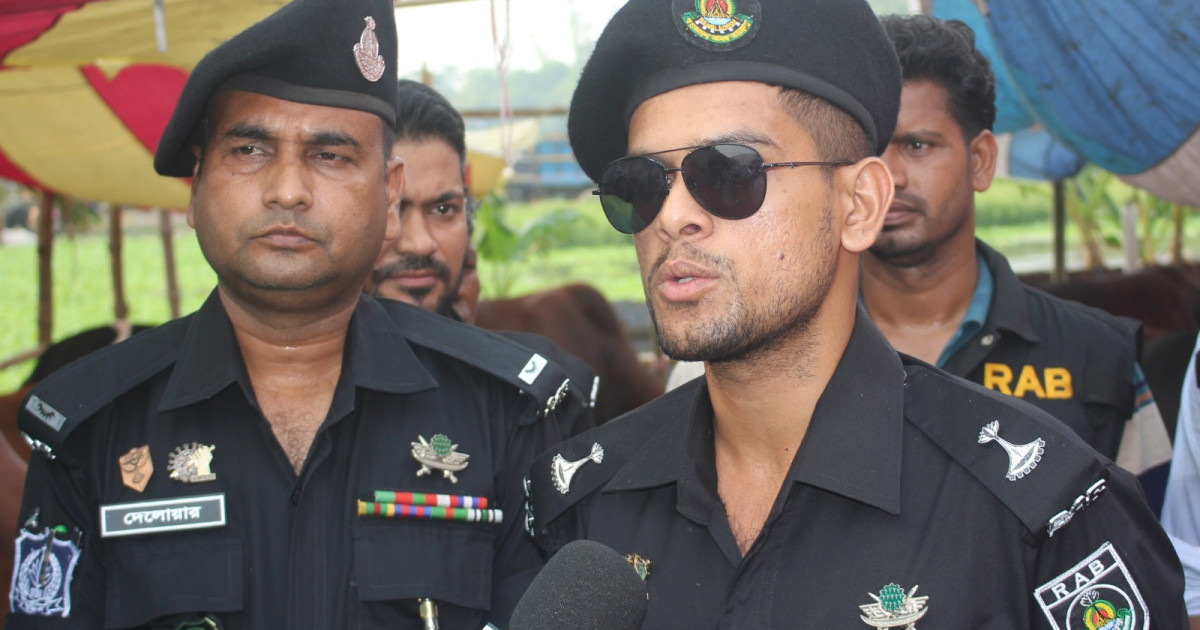 ঈদকে ঘিরে চান্দাইকোনা পশুর হাটে নিরাপত্তা জোরদার, মাঠে র‌্যাব-১২