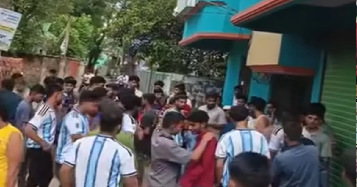 আর্জেন্টিনার ম্যাচ চলাকালে লোডশেডিং, ক্ষুব্ধ জনতার হামলায় ভাঙচুর পল্লী বিদ্যুৎ অফিসে