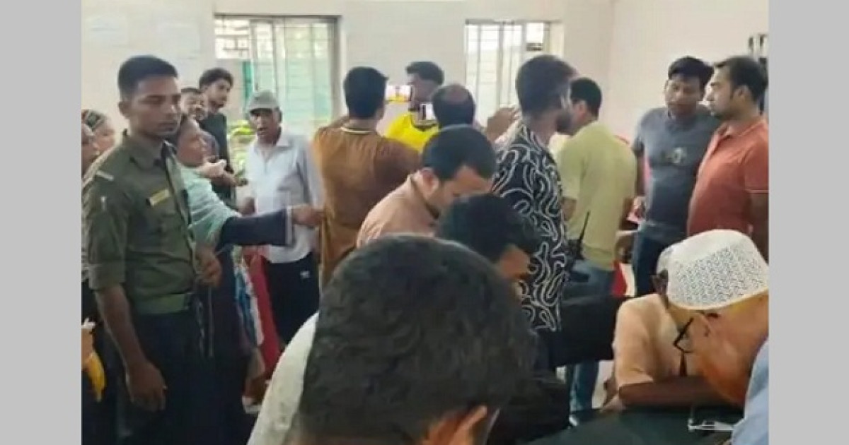 আসামি ধরতে গিয়ে হামলা: দা–এর কোপে আহত ৩ পুলিশ সদস্য, গ্রেপ্তার ২