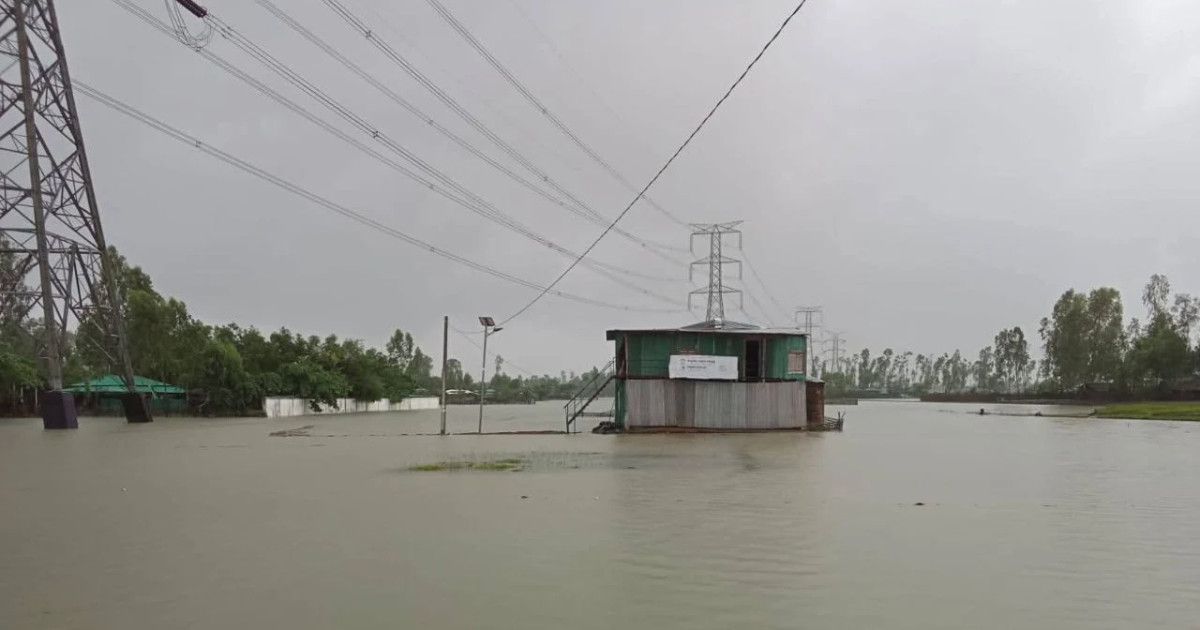 টানা বর্ষণ ও জোয়ারের পানিতে বাঁশখালী বিপর্যস্ত, পানিবন্দি ২০ হাজার মানুষ
