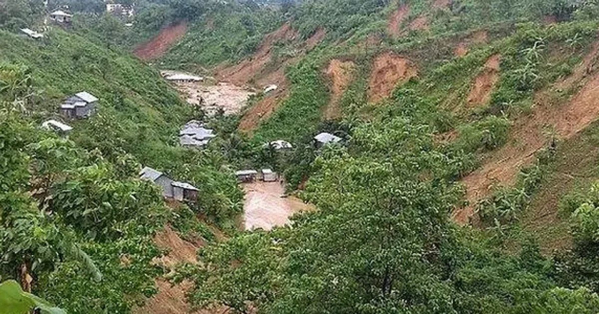 অতিবৃষ্টিতে চট্টগ্রামে পাহাড়ধসের মরণফাঁদ, প্রাণহানি বেড়ে ৫৪