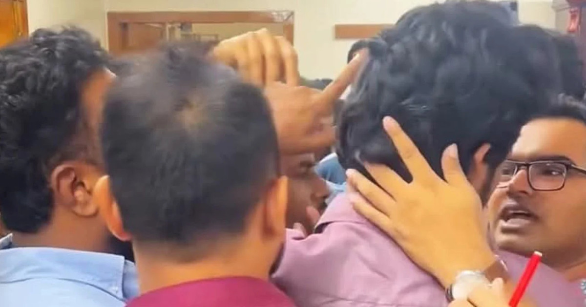 ভিসি কার্যালয়ে বহিরাগত ছাত্রদল নেতা, ববি শিক্ষার্থীদের ক্ষোভ-হট্টগোল