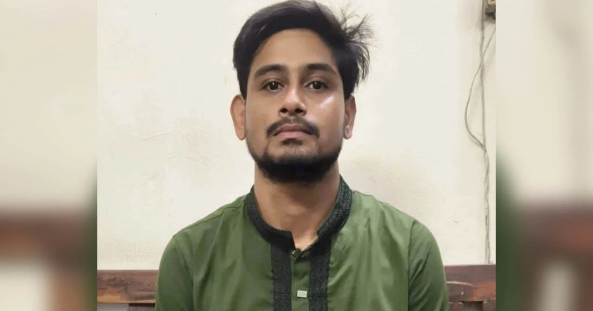 ভারতীয় মাদকসহ আটক রাবি ছাত্রদল নেতাকে আদালতে পাঠিয়েছে পুলিশ  রাজশাহী বিশ্ববিদ্যালয় প্রতিনিধি