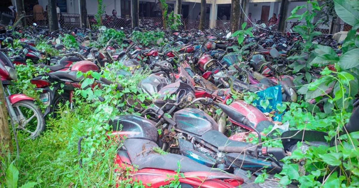 রোদ-বৃষ্টিতে নষ্ট হচ্ছে মামলার আলামত, ক্ষতিগ্রস্ত মালিক-সরকার